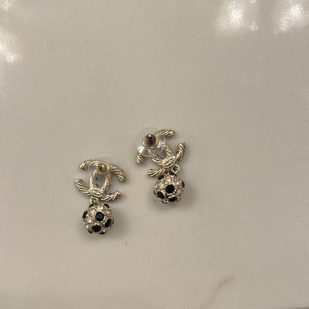 Chanel earrings - Picture 5 of 7